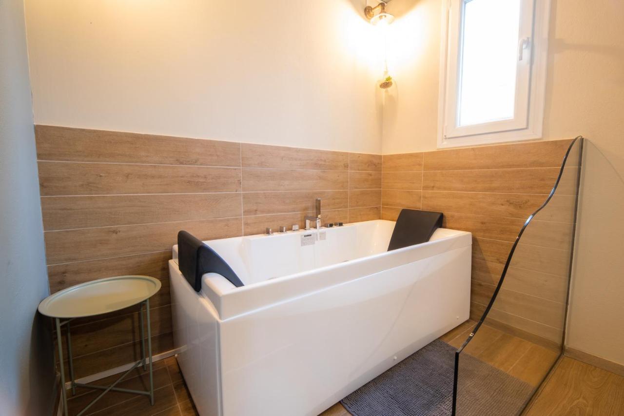 Belajo Central Apartment And Jacuzzi !! Волос Екстериор снимка